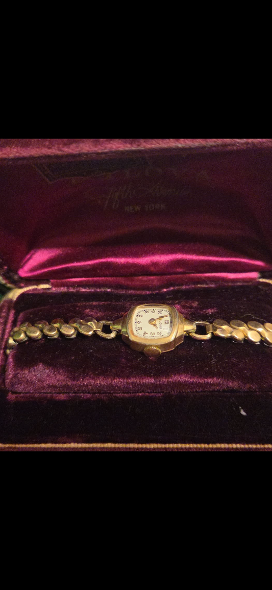 Bolivia vintage 14 kt watch